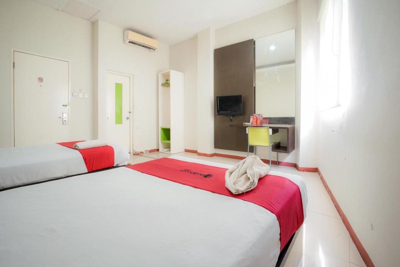 Reddoorz Near Pantai Pede Hotel Labuan Bajo Exterior photo