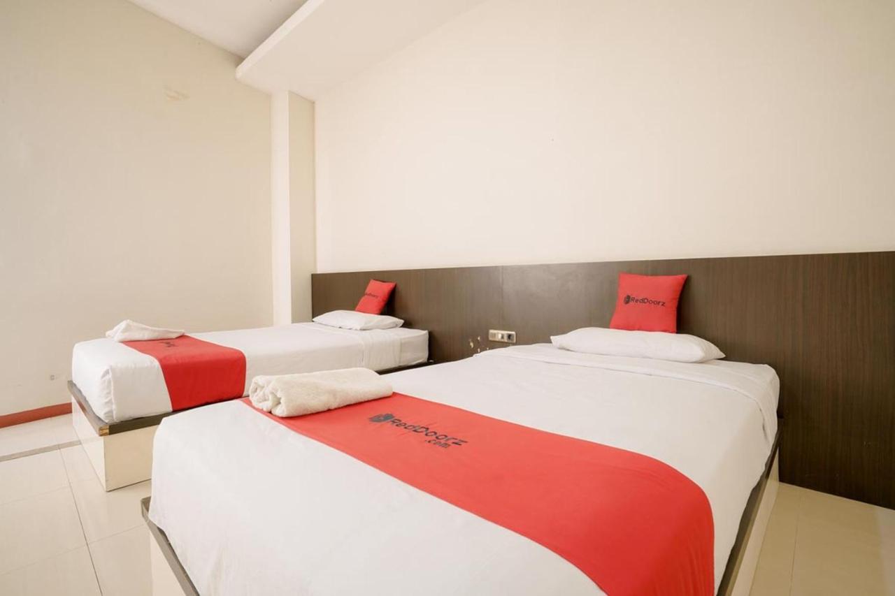 Reddoorz Near Pantai Pede Hotel Labuan Bajo Exterior photo