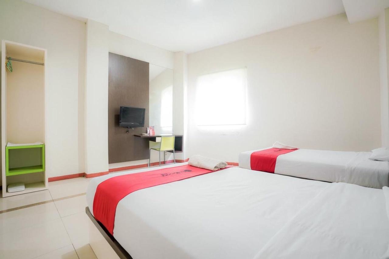 Reddoorz Near Pantai Pede Hotel Labuan Bajo Exterior photo