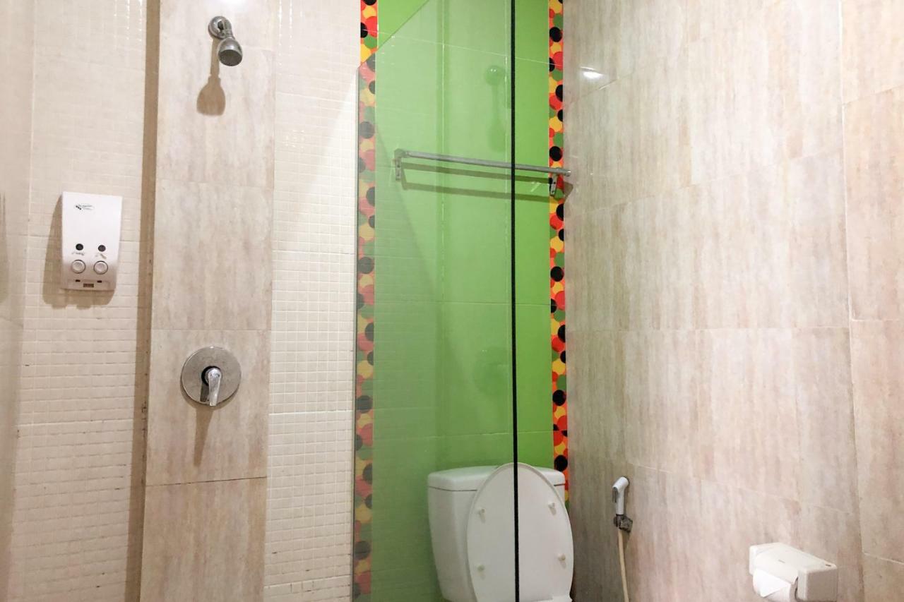 Reddoorz Near Pantai Pede Hotel Labuan Bajo Exterior photo