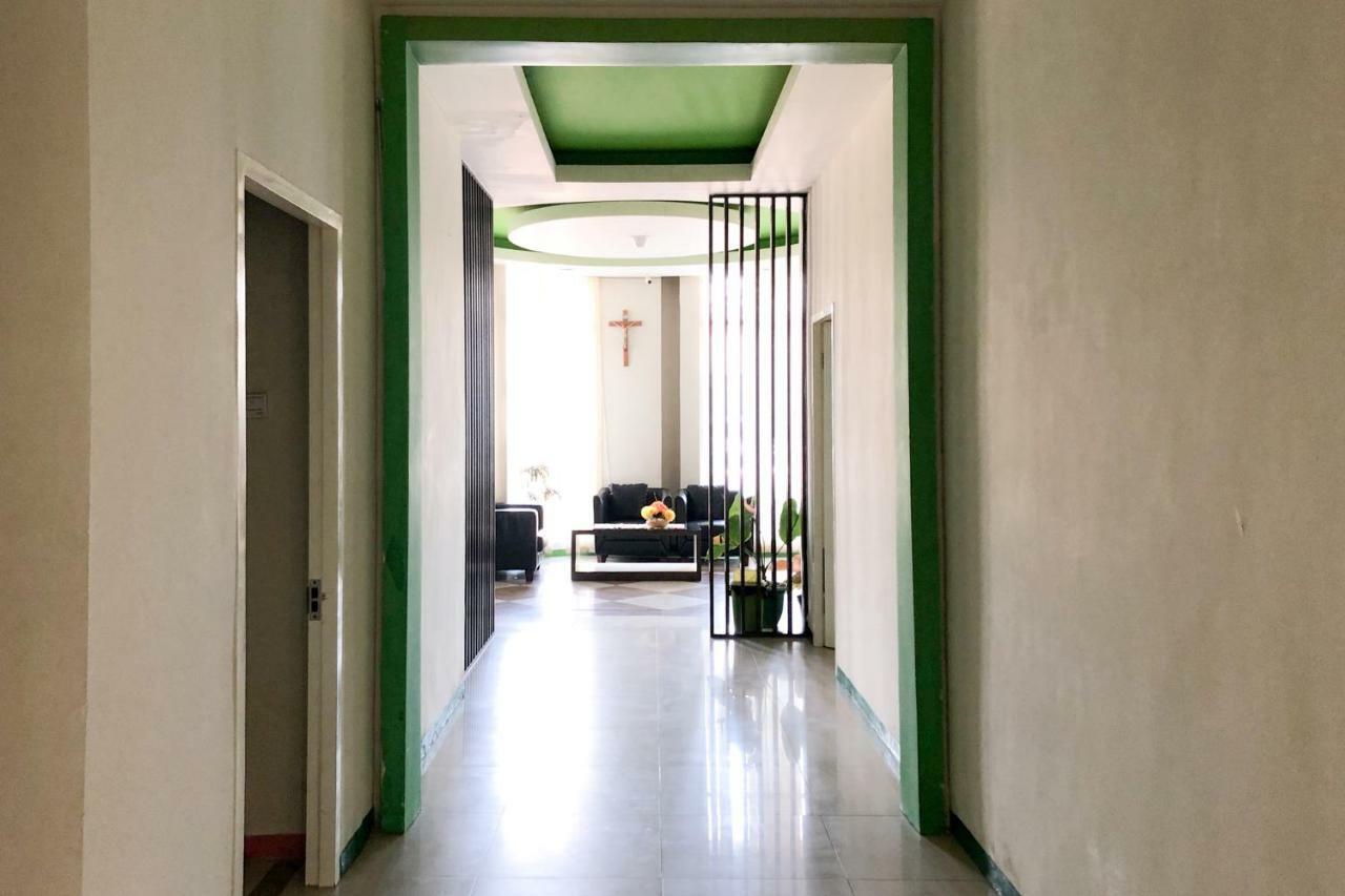Reddoorz Near Pantai Pede Hotel Labuan Bajo Exterior photo