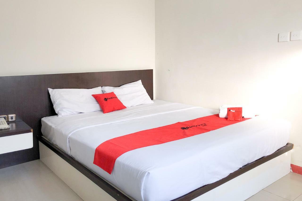 Reddoorz Near Pantai Pede Hotel Labuan Bajo Exterior photo