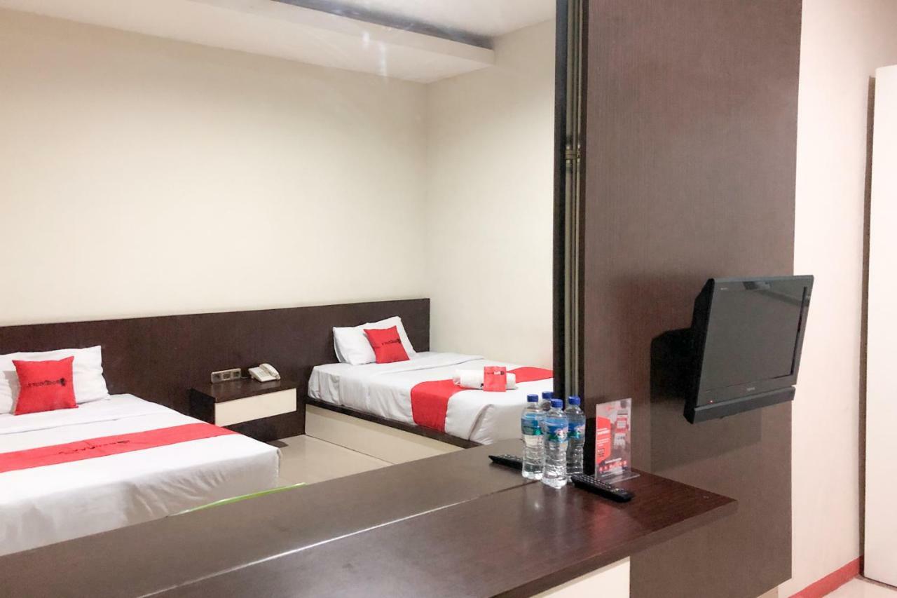 Reddoorz Near Pantai Pede Hotel Labuan Bajo Exterior photo
