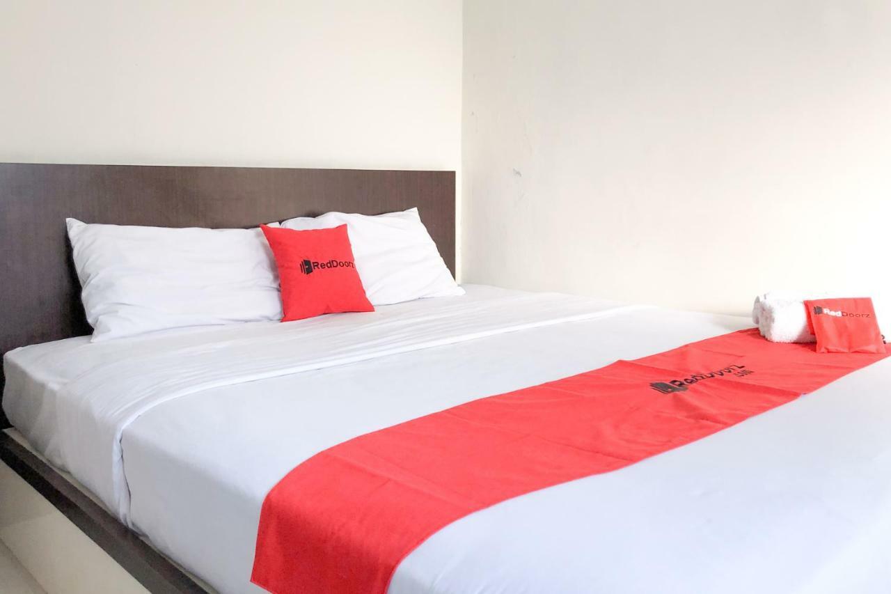 Reddoorz Near Pantai Pede Hotel Labuan Bajo Exterior photo