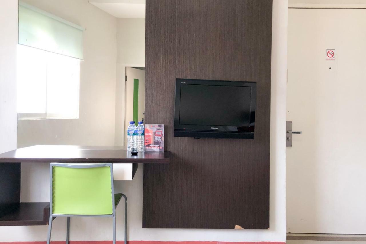 Reddoorz Near Pantai Pede Hotel Labuan Bajo Exterior photo