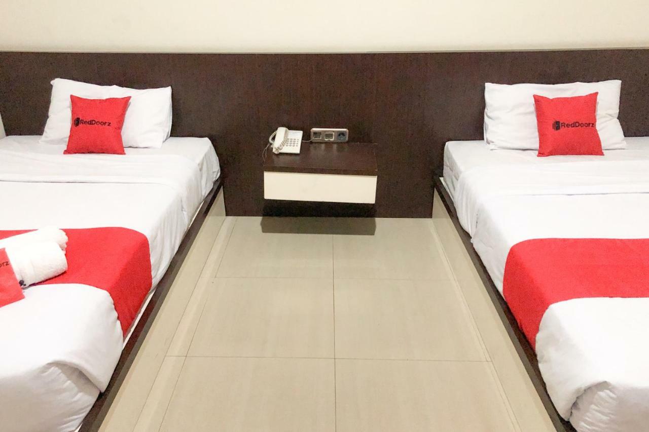 Reddoorz Near Pantai Pede Hotel Labuan Bajo Exterior photo