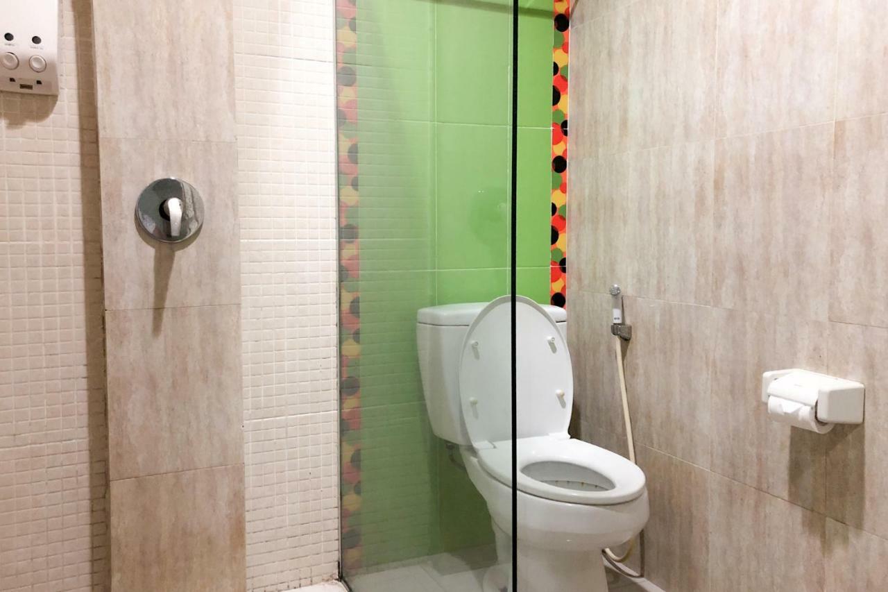Reddoorz Near Pantai Pede Hotel Labuan Bajo Exterior photo